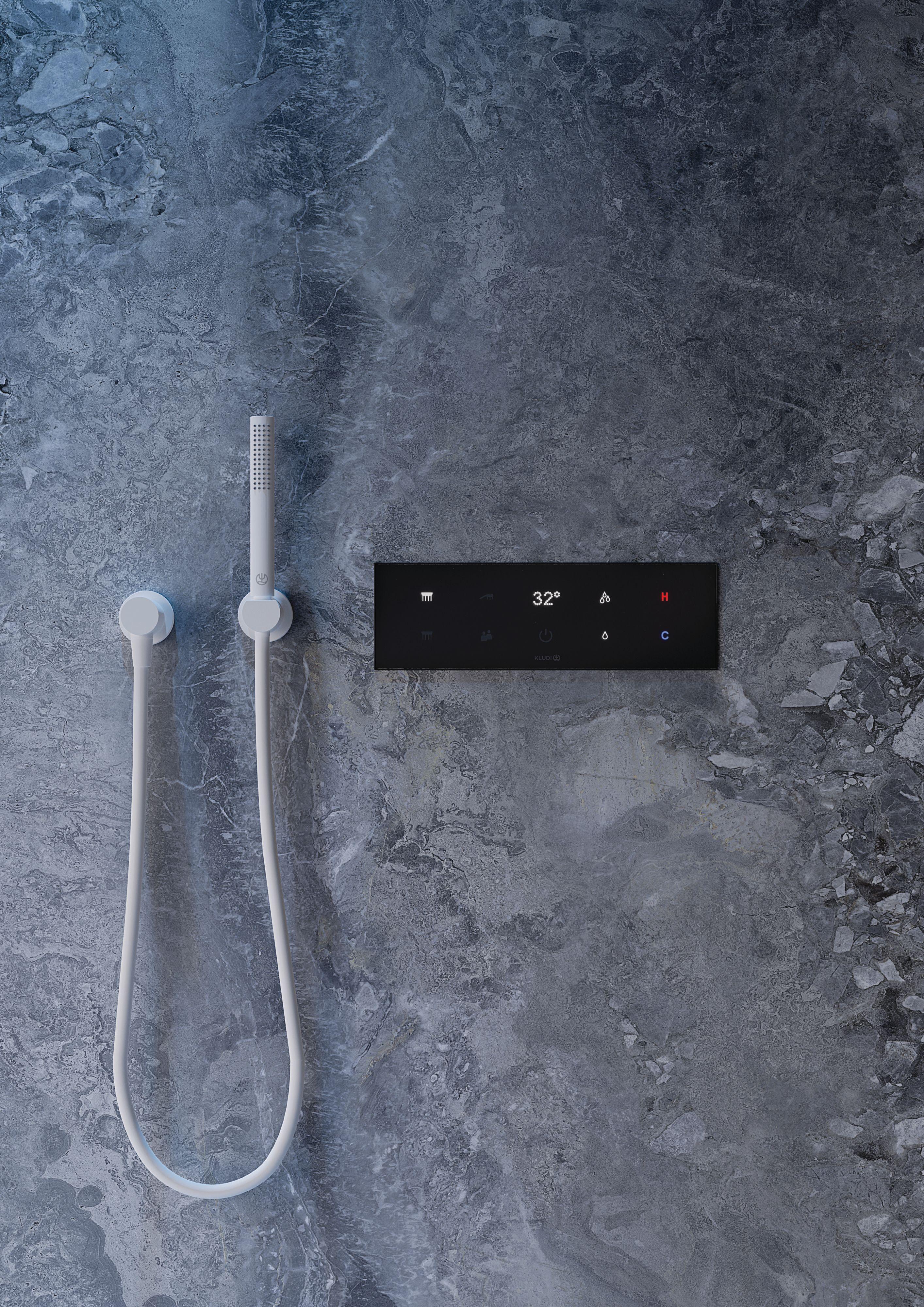 Ultra płaski design armatury prysznicowej KLUDI-TOUCHTRONIC nada Twojej łazience nowoczesny wygląd, a dzięki inteligentnym funkcjom zmieni ją w prawdziwy salon SPA. 